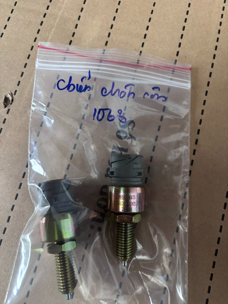Cảm Biến Chân Côn (Clutch Switch) FAW JH6