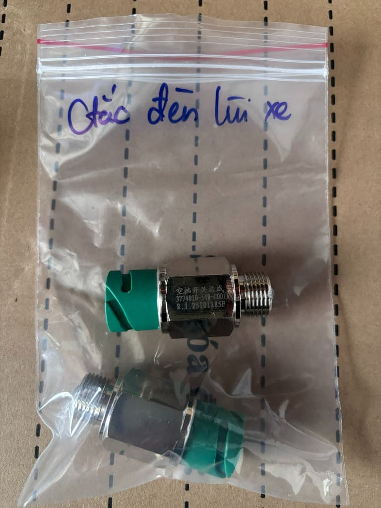 Công Tắc Báo Đèn Lùi (Reverse Light Switch) FAW JH6